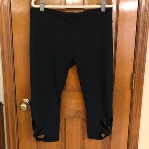 Fabletics Petal Capri Flower Cut-out Black XXL